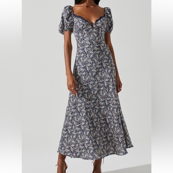 ASTR the label Sylvie Dress in Navy Ditsy - Picture 1 of 6